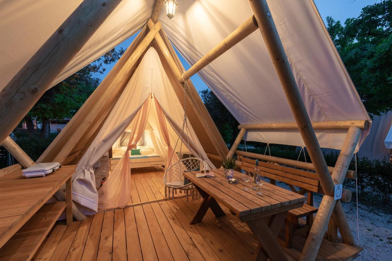 Eco Glamping- Fkk Nudist Camping Solaris Poreč Exteriör bild